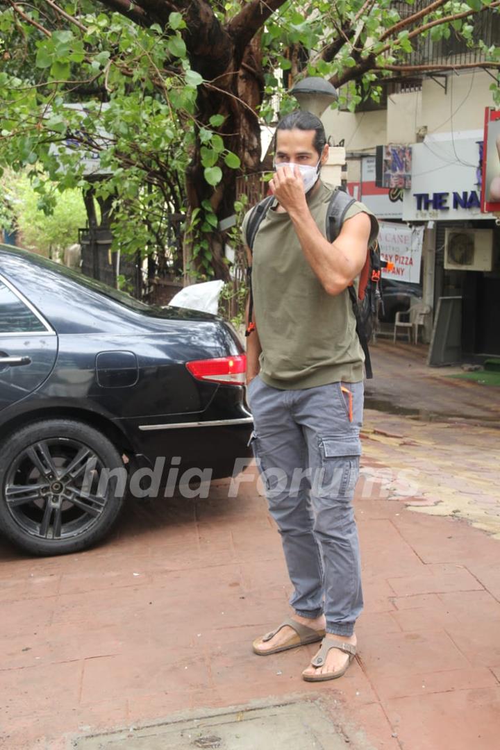 Dino Morea spotted in Bandra 