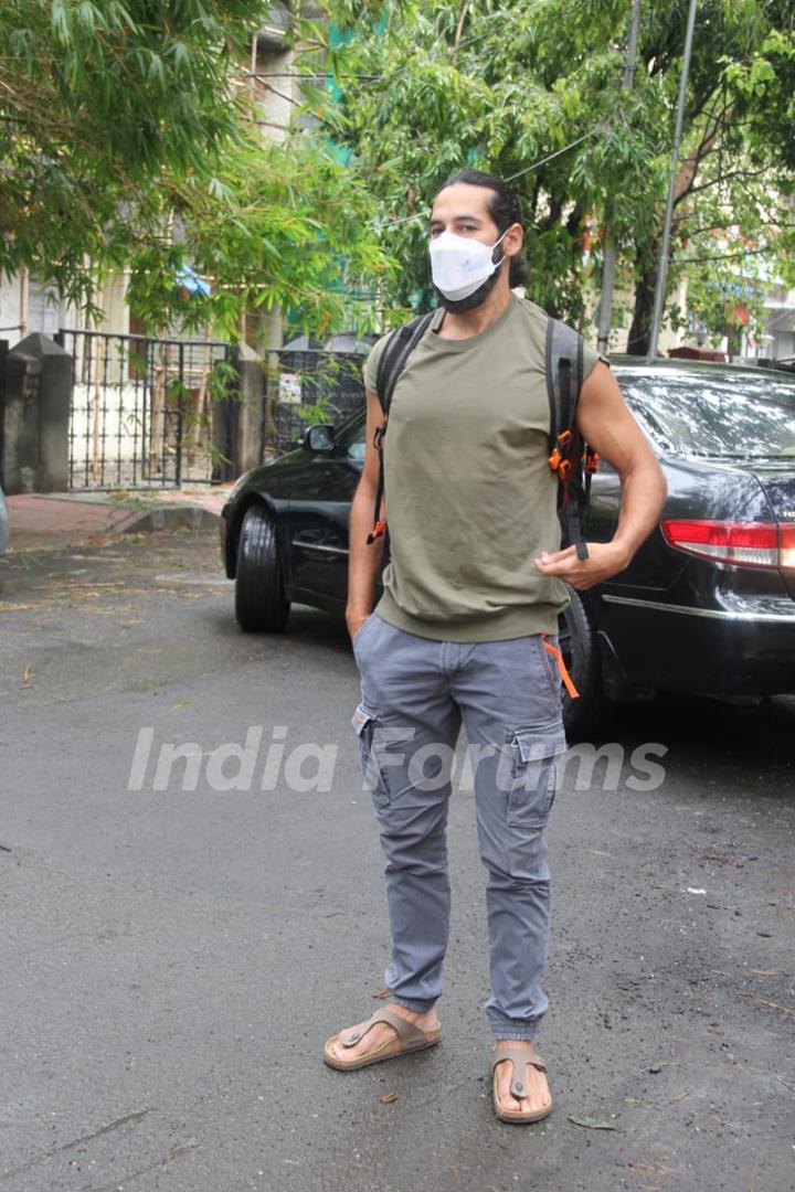 Dino Morea spotted in Bandra 