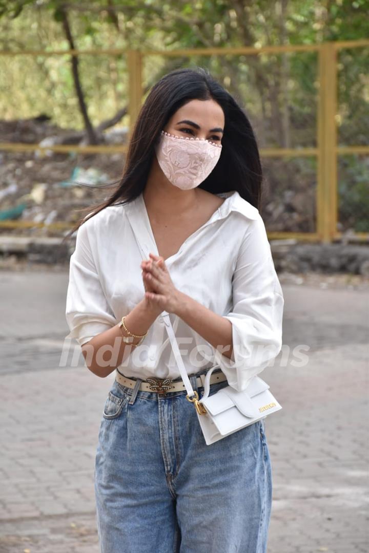 Sonal Chauhan snapped in Versova, Mumbai