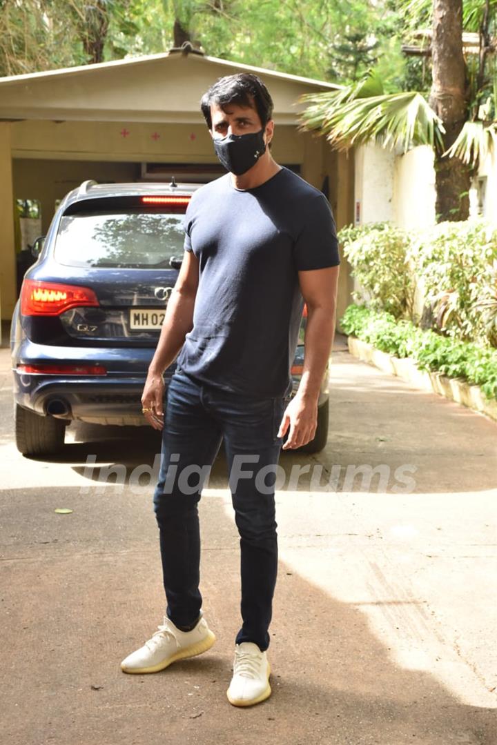 Sonu Sood spotted in Juhu