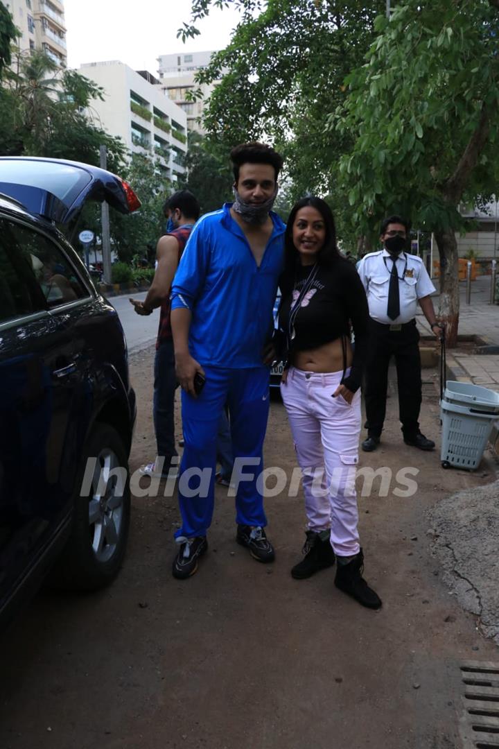 Television star Krushna Abhishek snapped with beau Kashmira Shah in Bandra