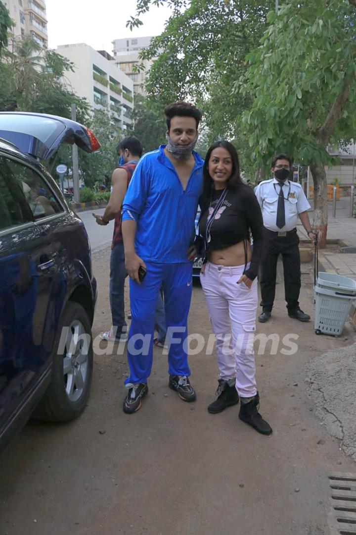 Television star Krushna Abhishek snapped with beau Kashmira Shah in Bandra