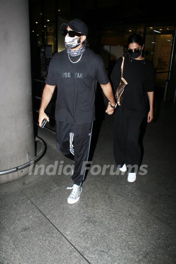 Deepika Padukone and Ranveer Singh spotted returning to Mumbai from Bengaluru
