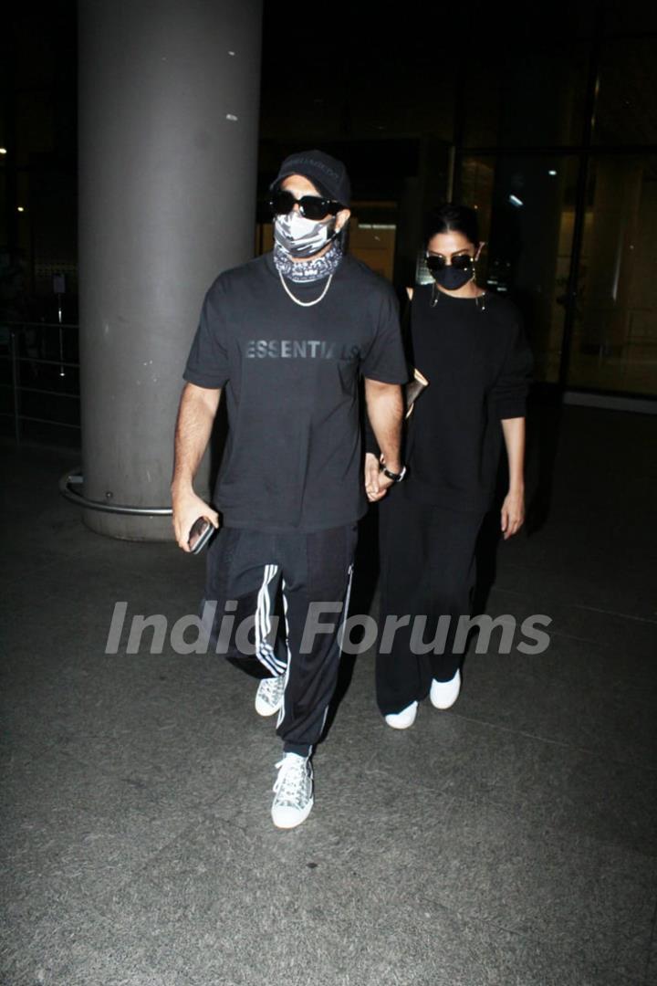 Deepika Padukone and Ranveer Singh spotted returning to Mumbai from Bengaluru