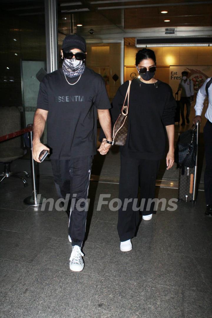 Deepika Padukone and Ranveer Singh spotted returning to Mumbai from Bengaluru