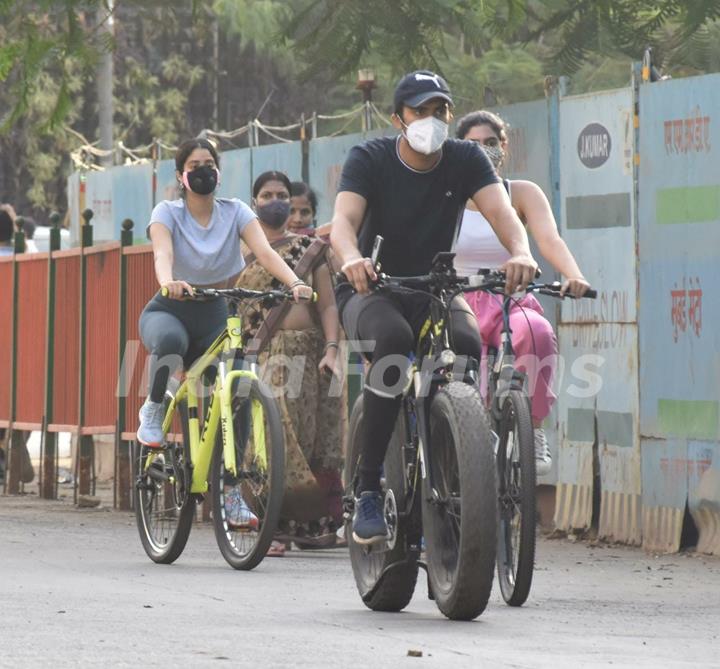 Janhvi Kapoor spotted in Lokhandwala, Andheri