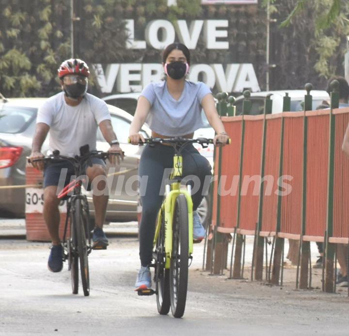 Janhvi Kapoor spotted in Lokhandwala, Andheri