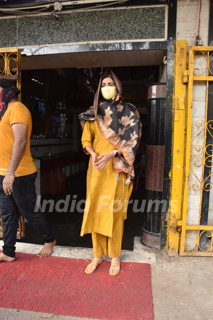 Aahana Kumra donates food at Gurudwara in Andheri