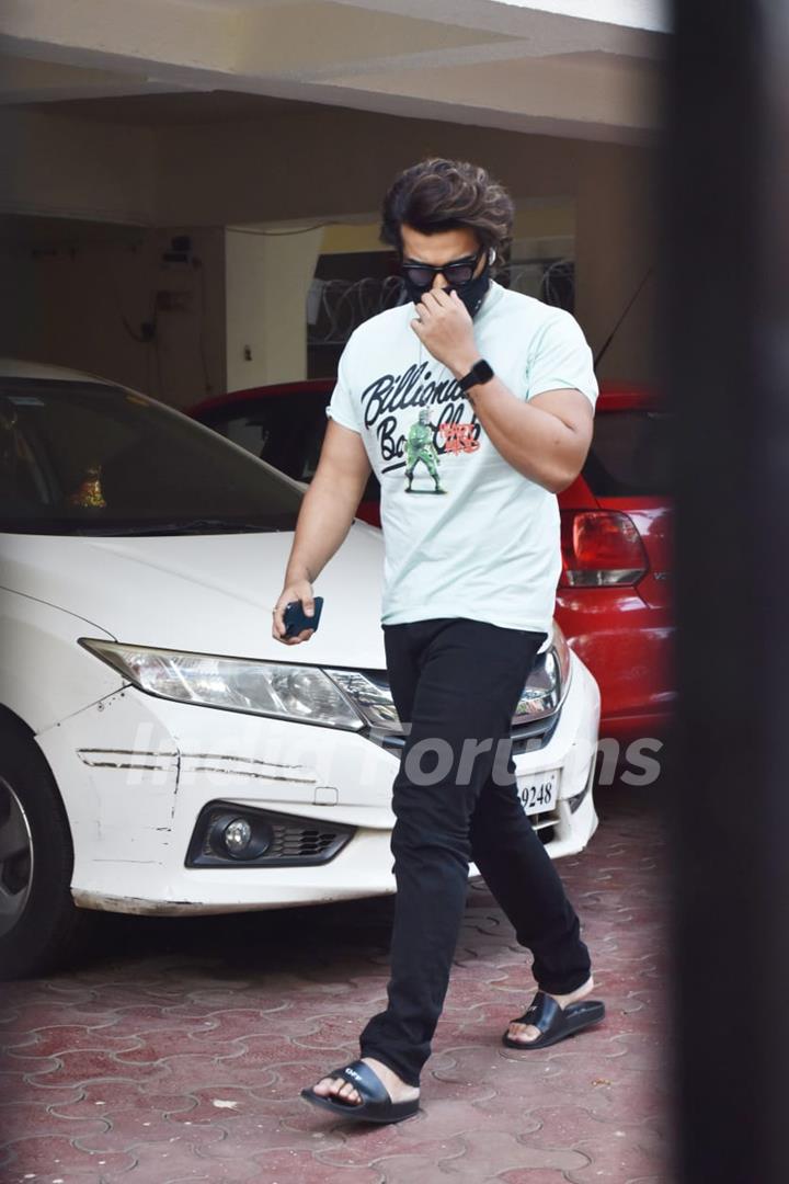 Arjun Kapoor spotted in Juhu!