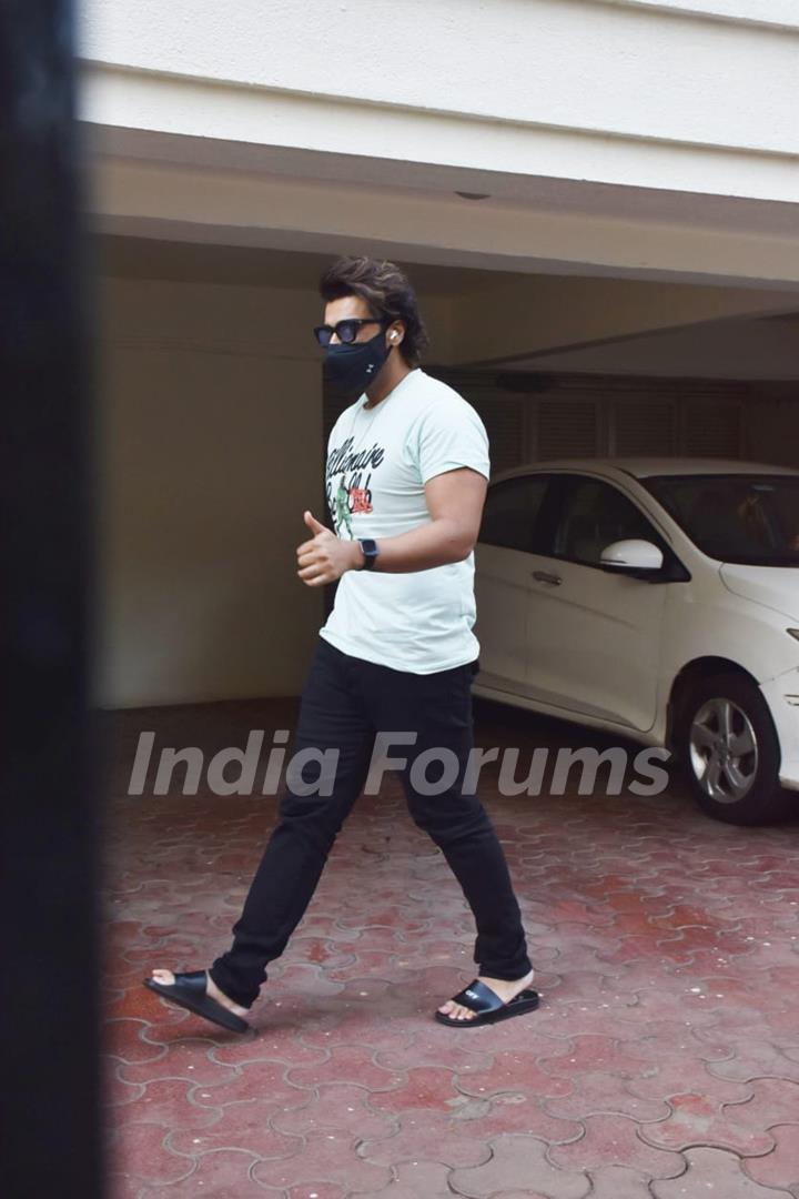 Arjun Kapoor spotted in Juhu!