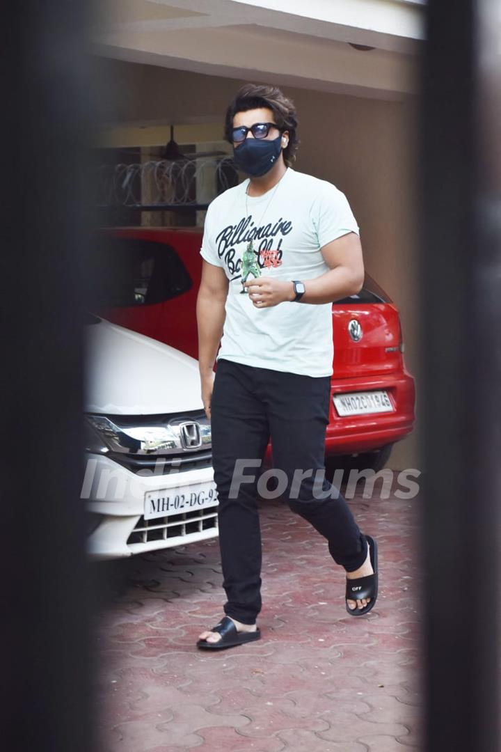 Arjun Kapoor spotted in Juhu!