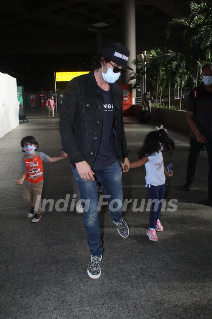 Sunny Leone and her family spotted arriving at Mumbai airport