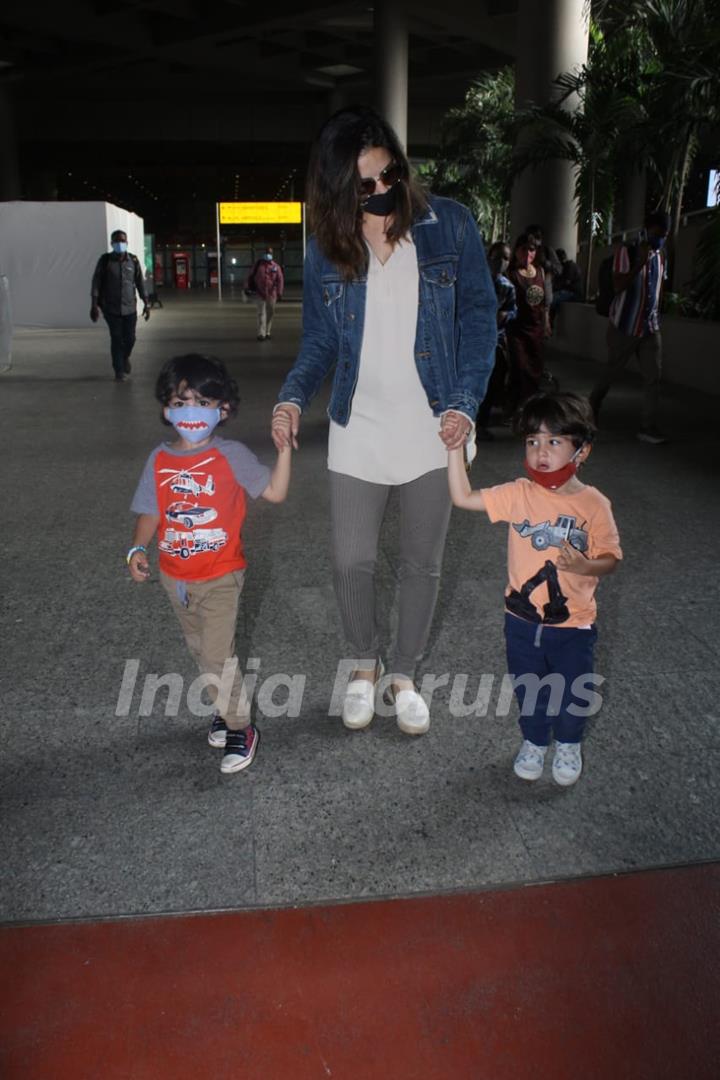 Sunny Leone and her family spotted arriving at Mumbai airport