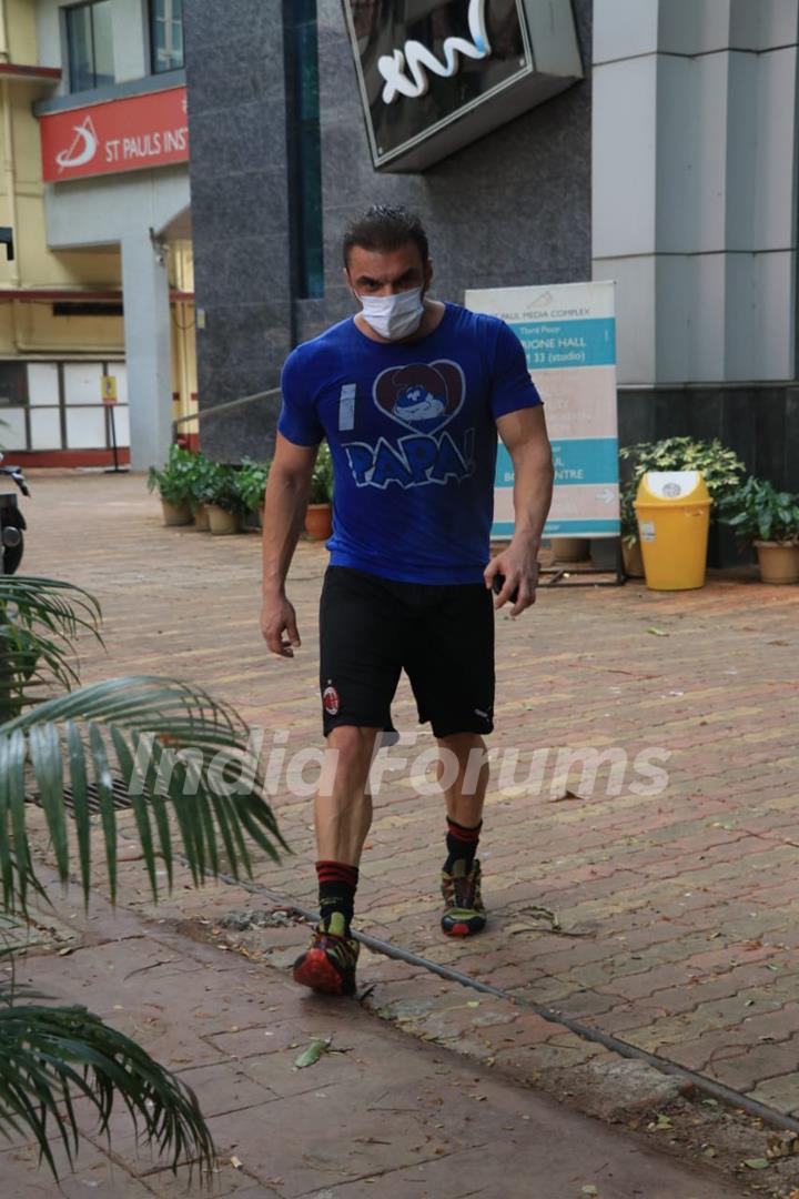 Sohail Khan snapped outside gym in Bandra