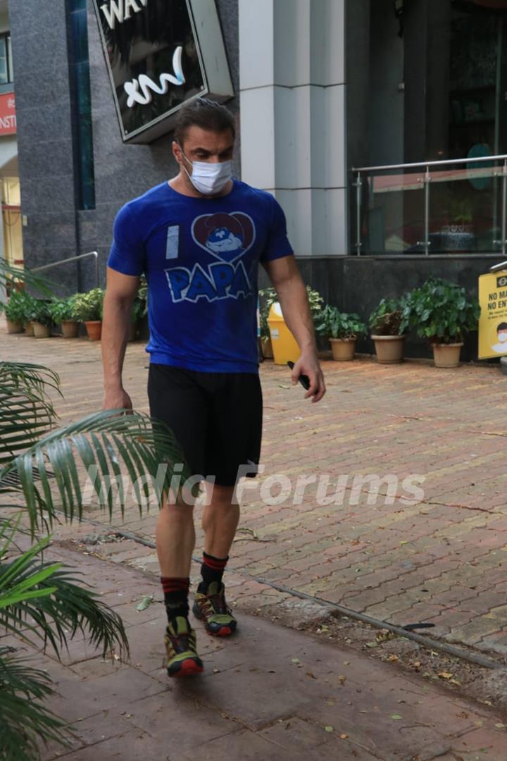 Sohail Khan snapped outside gym in Bandra