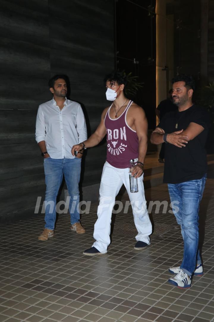 Tiger Shroff spotted at Bandra on Monday evening!