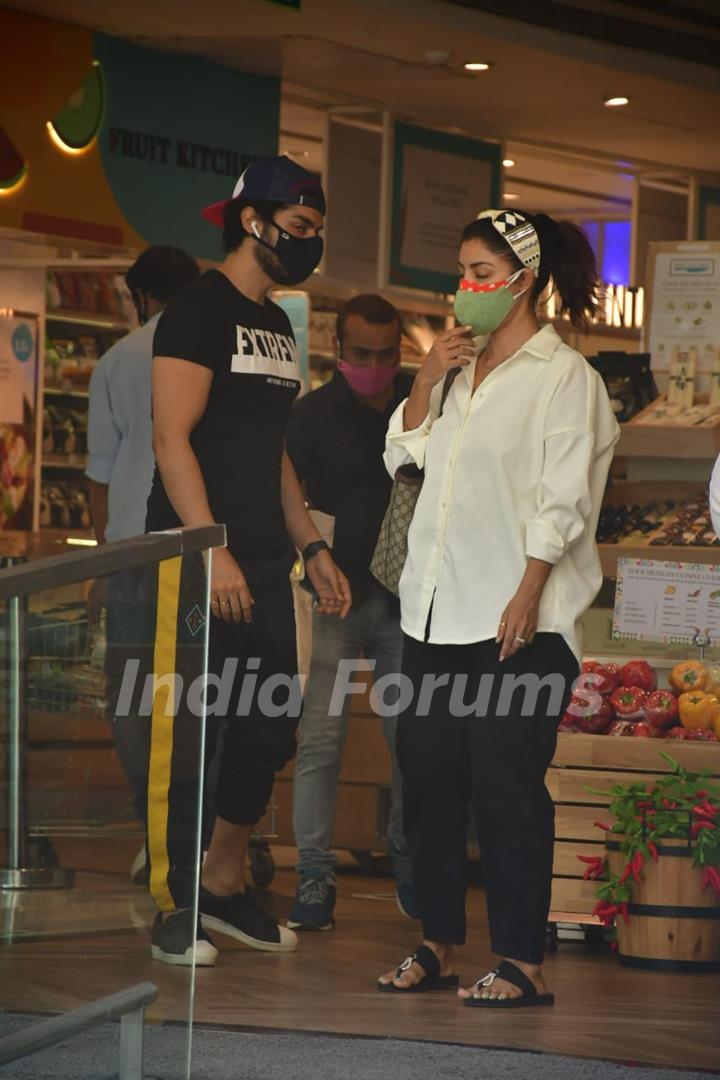 Gurmeet Chaudhary snapped with wife Debina Bannerjee Choudhary in Santacruz