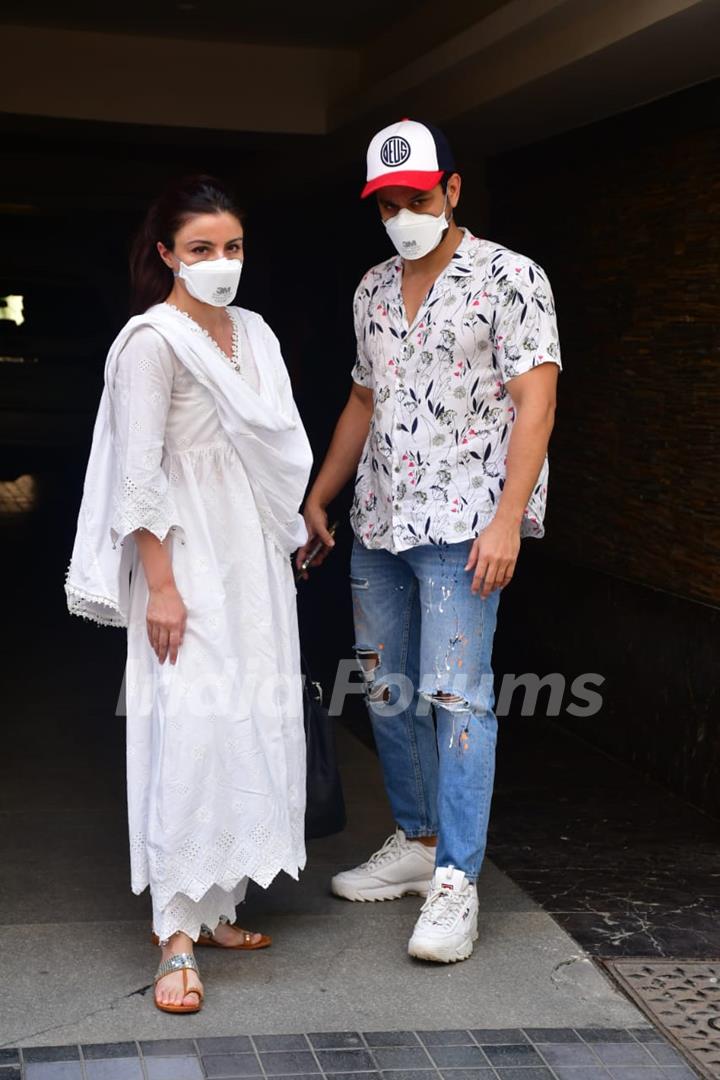 Soha Ali Khan and Kunal Kemmu spotted in Bandra 