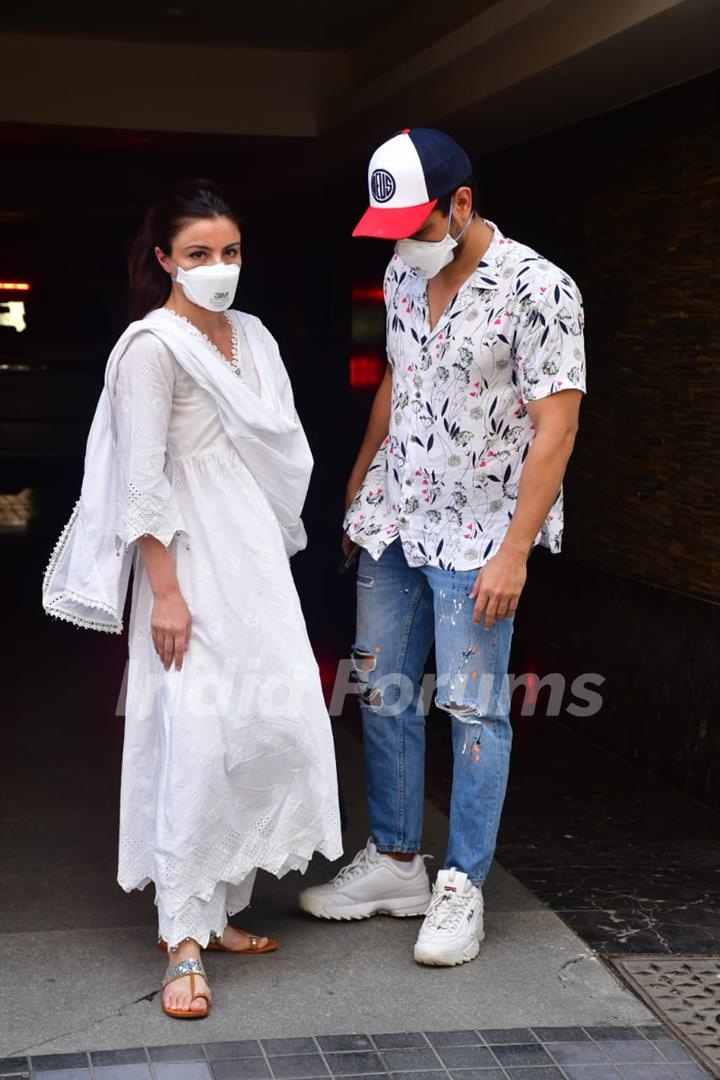 Soha Ali Khan and Kunal Kemmu spotted in Bandra 