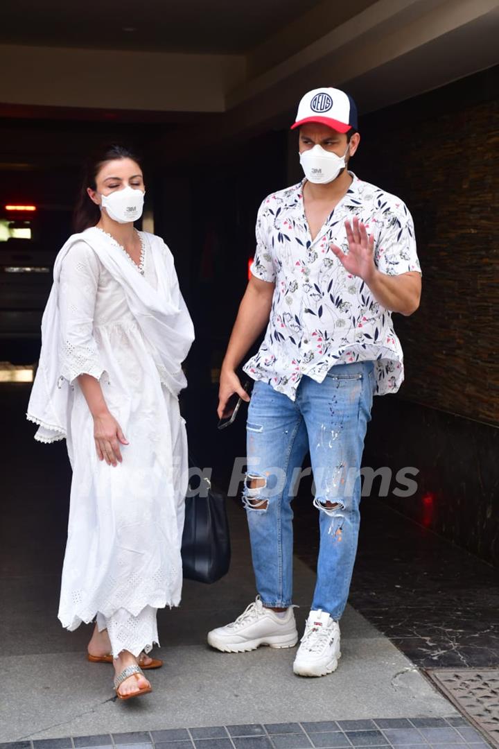 Soha Ali Khan and Kunal Kemmu spotted in Bandra 