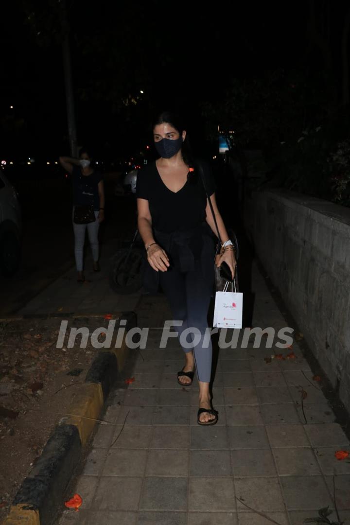 Maheep Kapoor snapped in Bandra