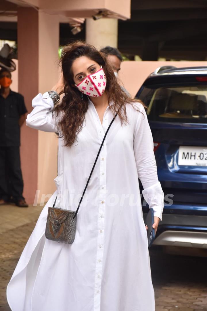 Nushrratt Bharuccha snapped outside Sanjay Leela Bhansali office!