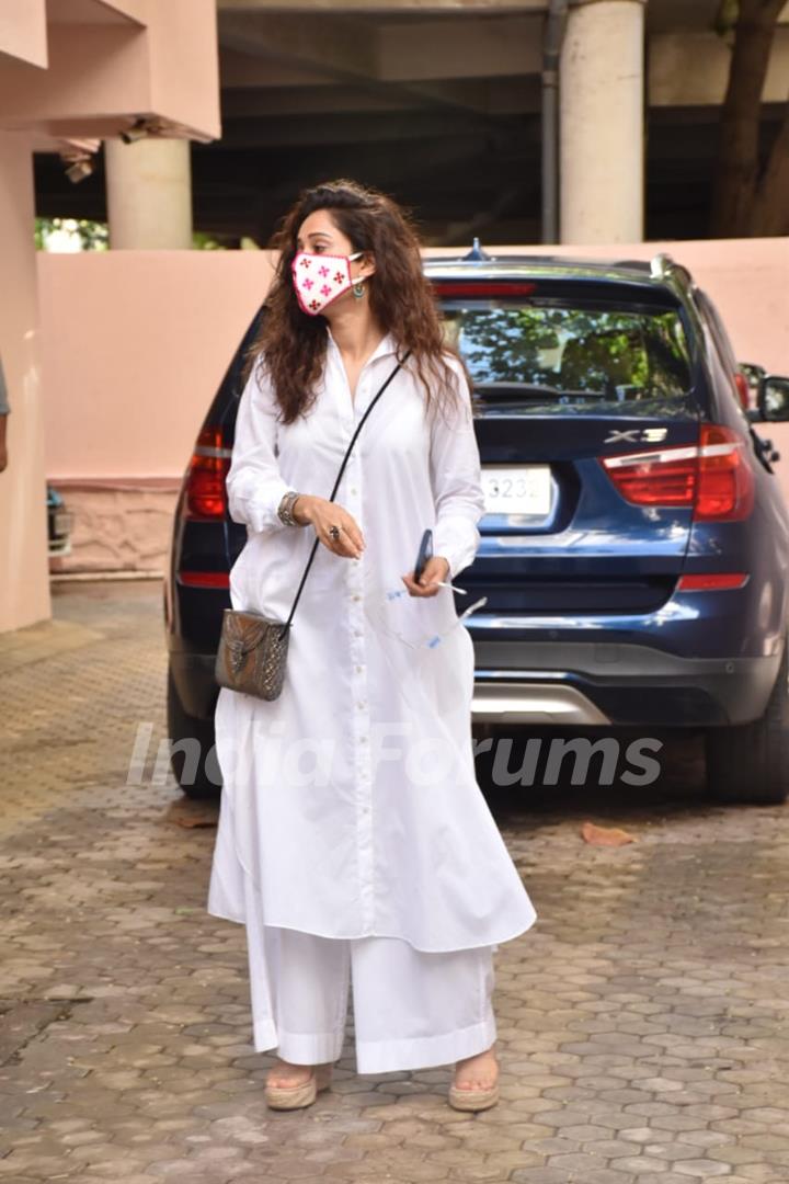 Nushrratt Bharuccha snapped outside Sanjay Leela Bhansali office!