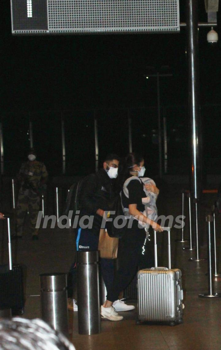 Anushka Sharma-Virat Kohli jet-off to England with daughter Vamika