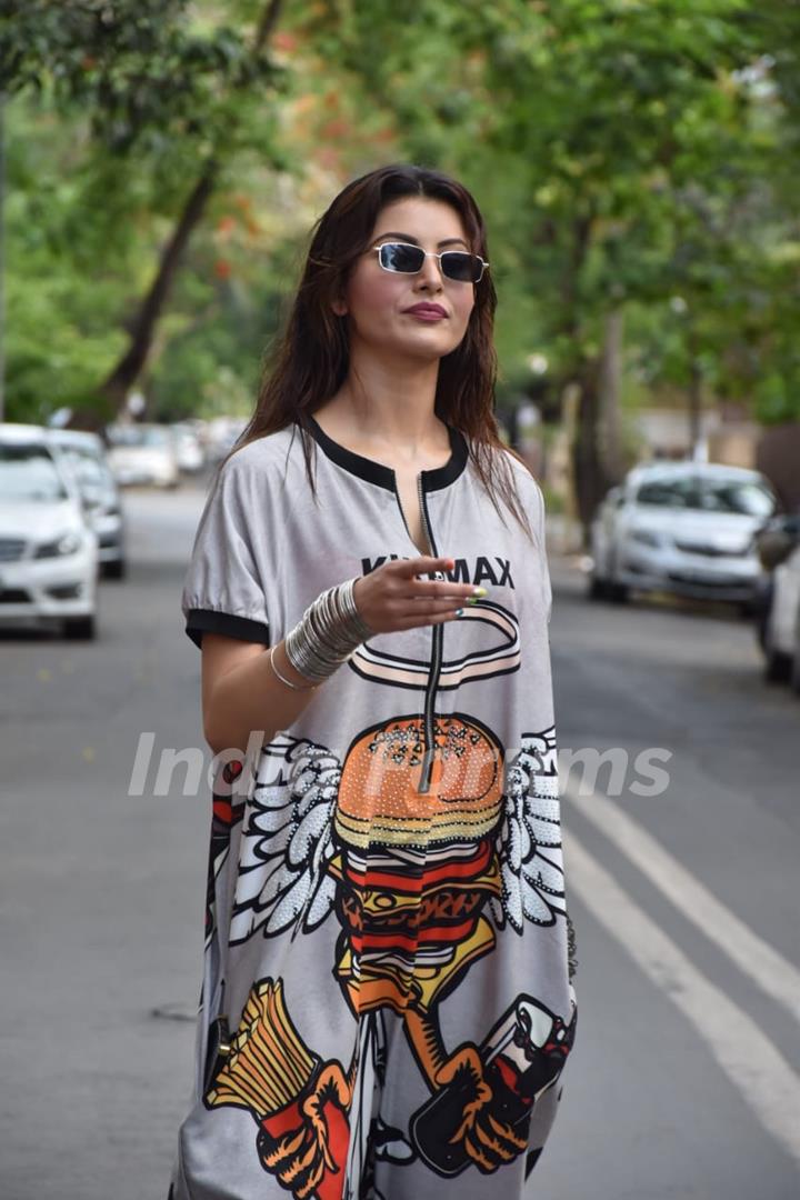 Urvashi Rautela spotted in Juhu