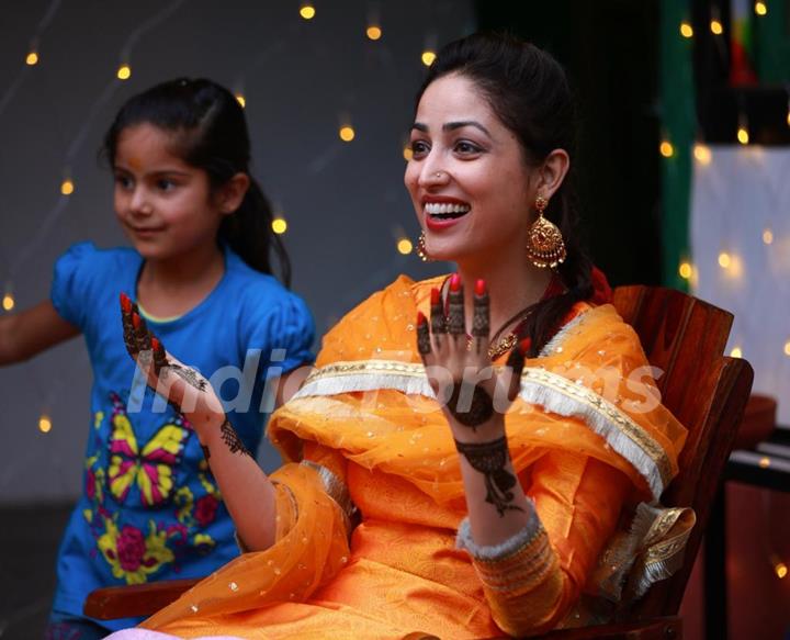 Newlywed Yami Gautam shares dreamy Unseen pictures from her 'Mehendi ceremony'Ceremony