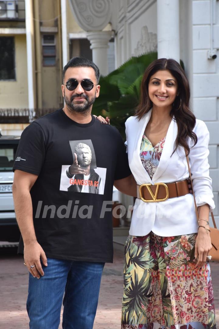 Birthday girl Shilpa Shetty snapped with her husband Raj Kundra outside their residence!