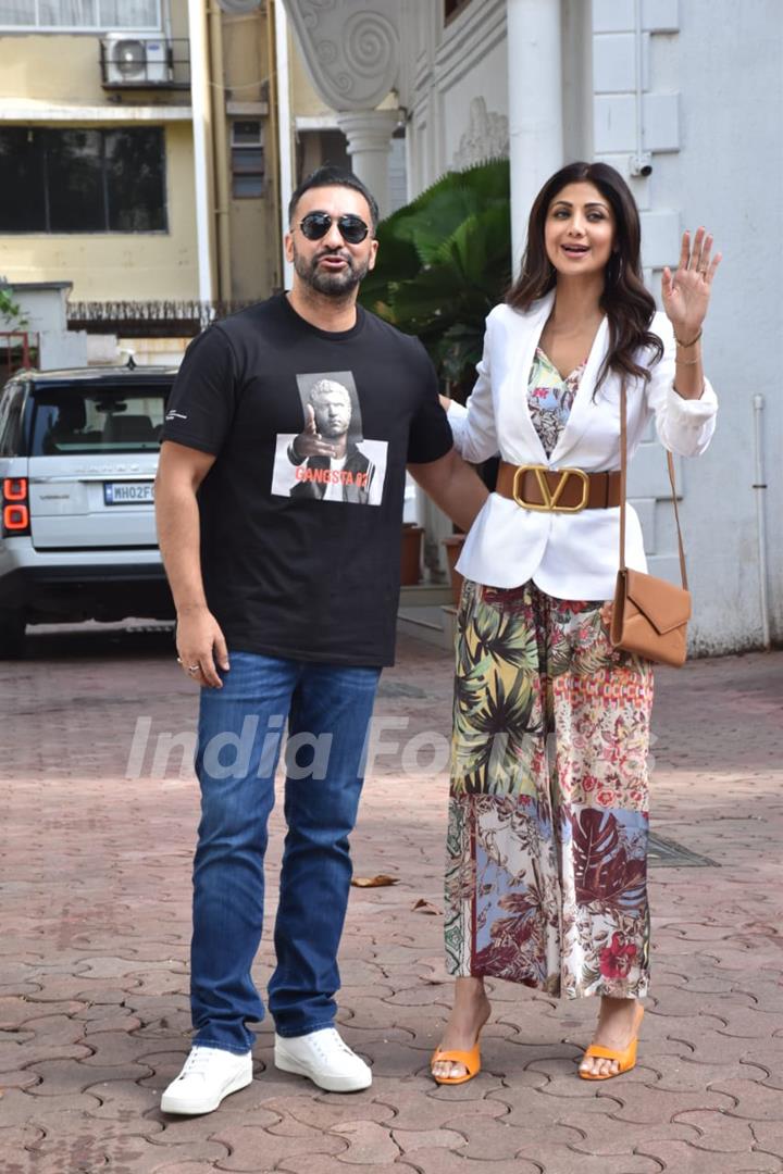 Birthday girl Shilpa Shetty snapped with her husband Raj Kundra outside their residence!