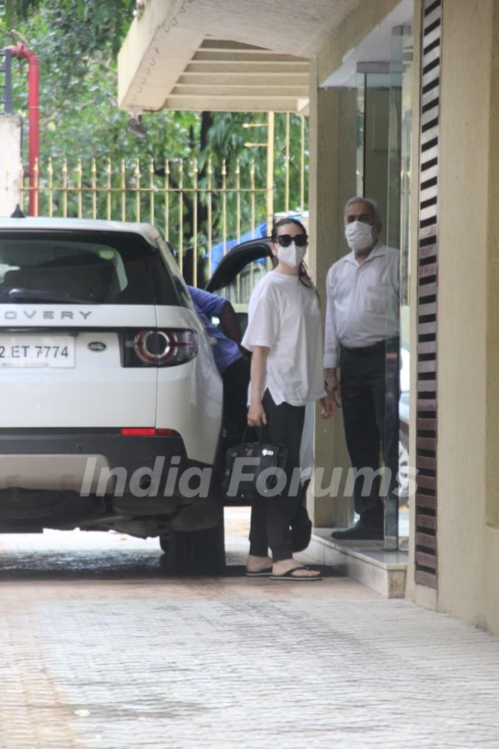 Karisma Kapoor snapped in Khar, Mumbai