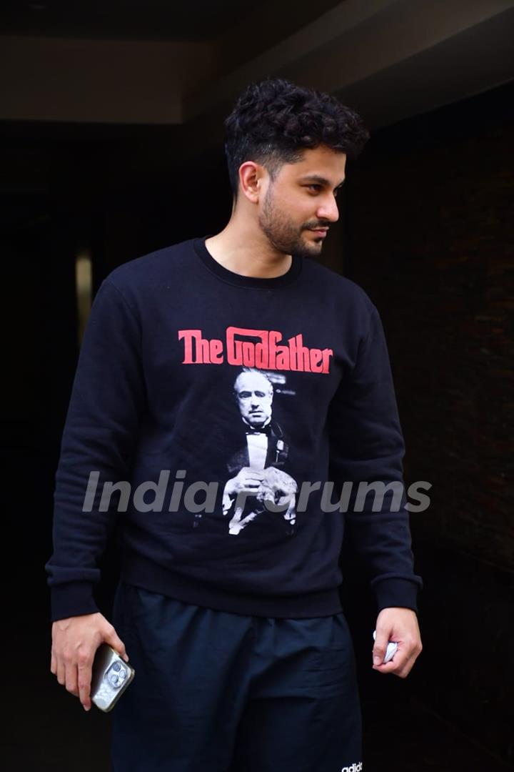 Kunal Kemmu snapped in Bandra