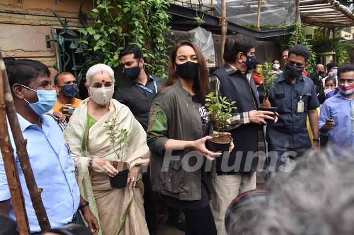 Sonakshi Sinha with Shatrughan and Poonam Sinha snapped at tree plantation in Juhu