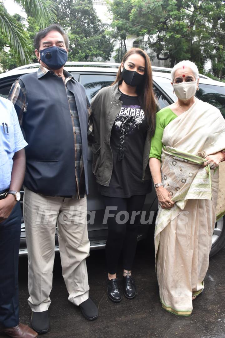 Sonakshi Sinha with Shatrughan and Poonam Sinha snapped at tree plantation in Juhu
