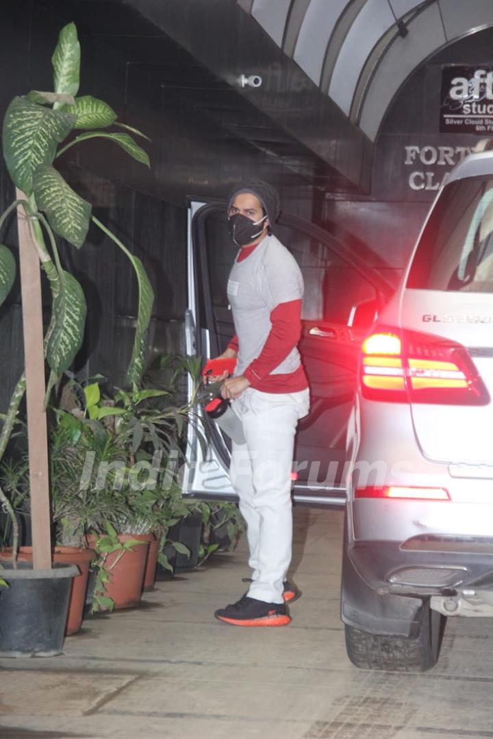 Varun Dhawan snapped at gym in Khar