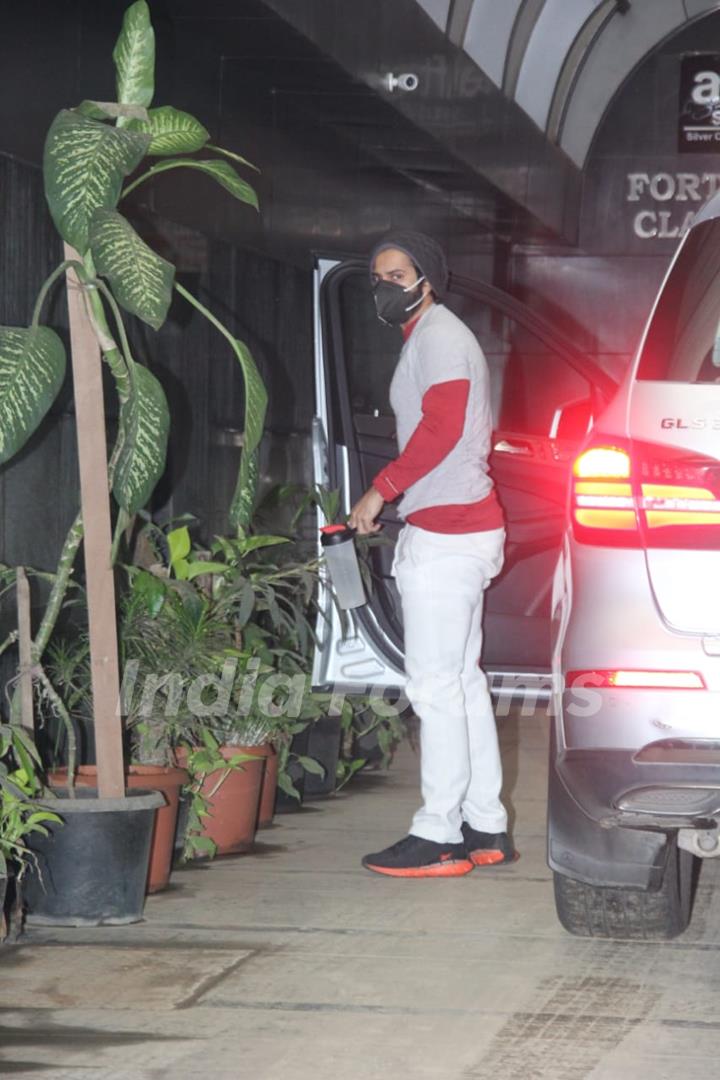 Varun Dhawan snapped at gym in Khar