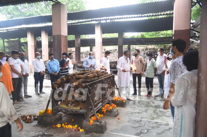 Veteran actor Chandrashekhar Vaidya’s funeral at Pawan Hans!