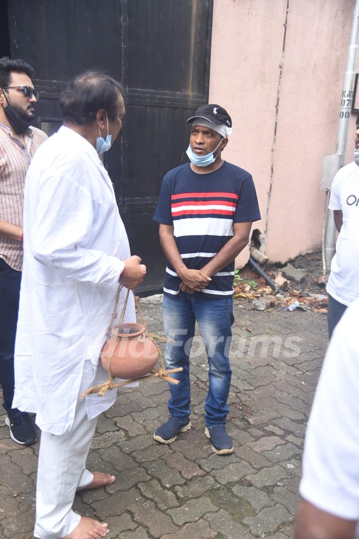 Veteran actor Chandrashekhar Vaidya’s funeral at Pawan Hans!