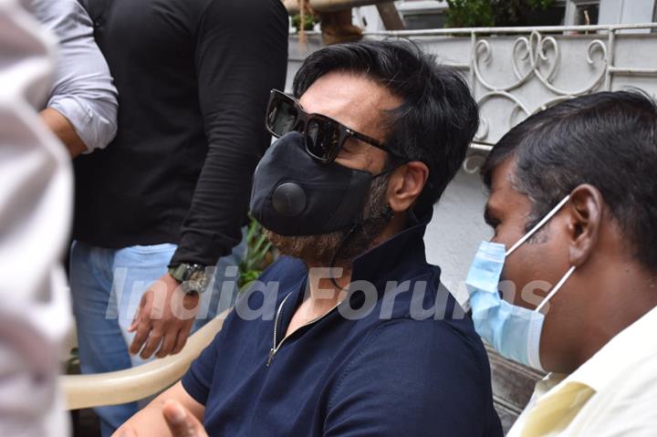 Ajay Devgn and son Yug at a tree plantation drive in Juhu, Mumbai!