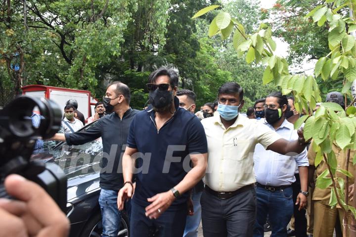 Ajay Devgn and son Yug at a tree plantation drive in Juhu, Mumbai!