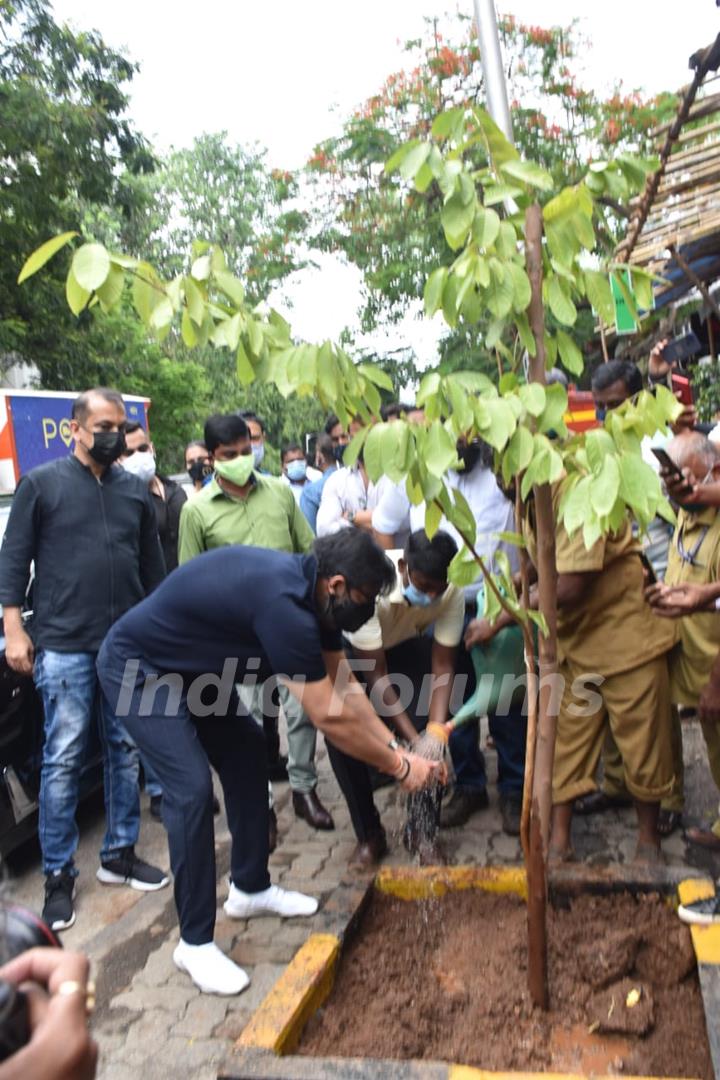 Ajay Devgn and son Yug at a tree plantation drive in Juhu, Mumbai!