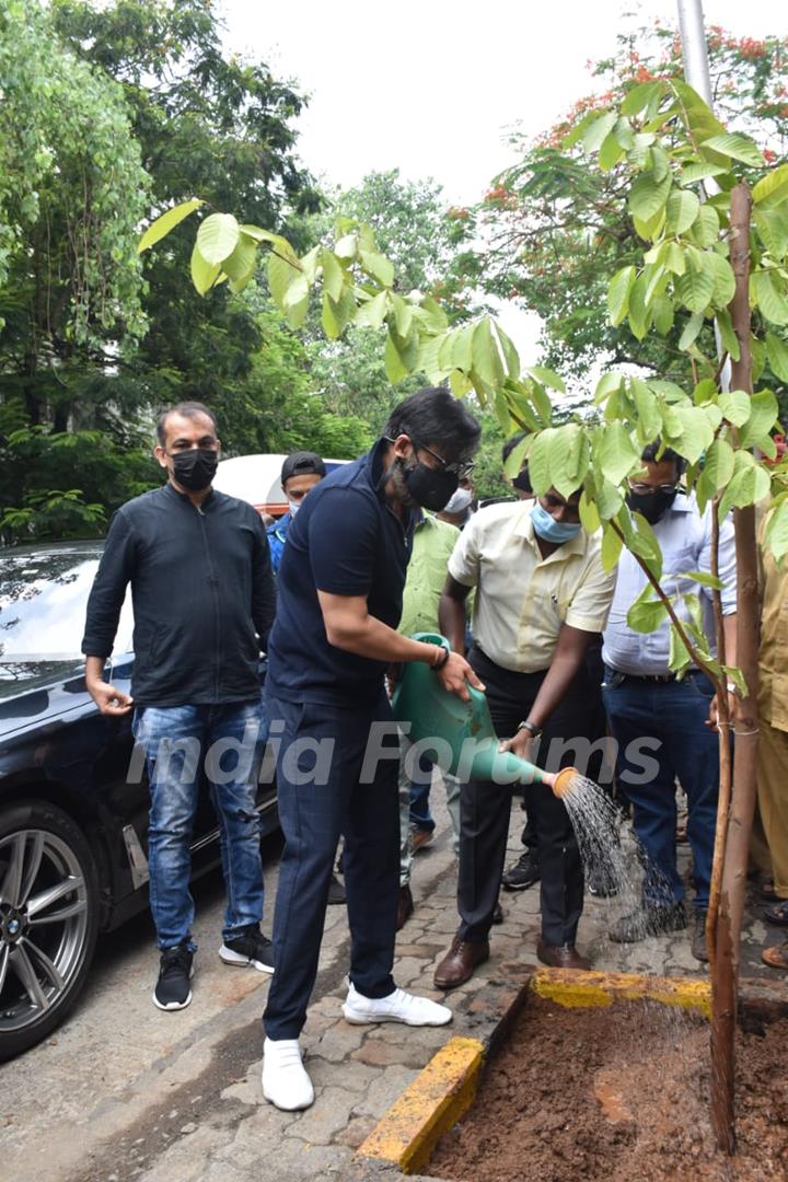 Ajay Devgn and son Yug at a tree plantation drive in Juhu, Mumbai!