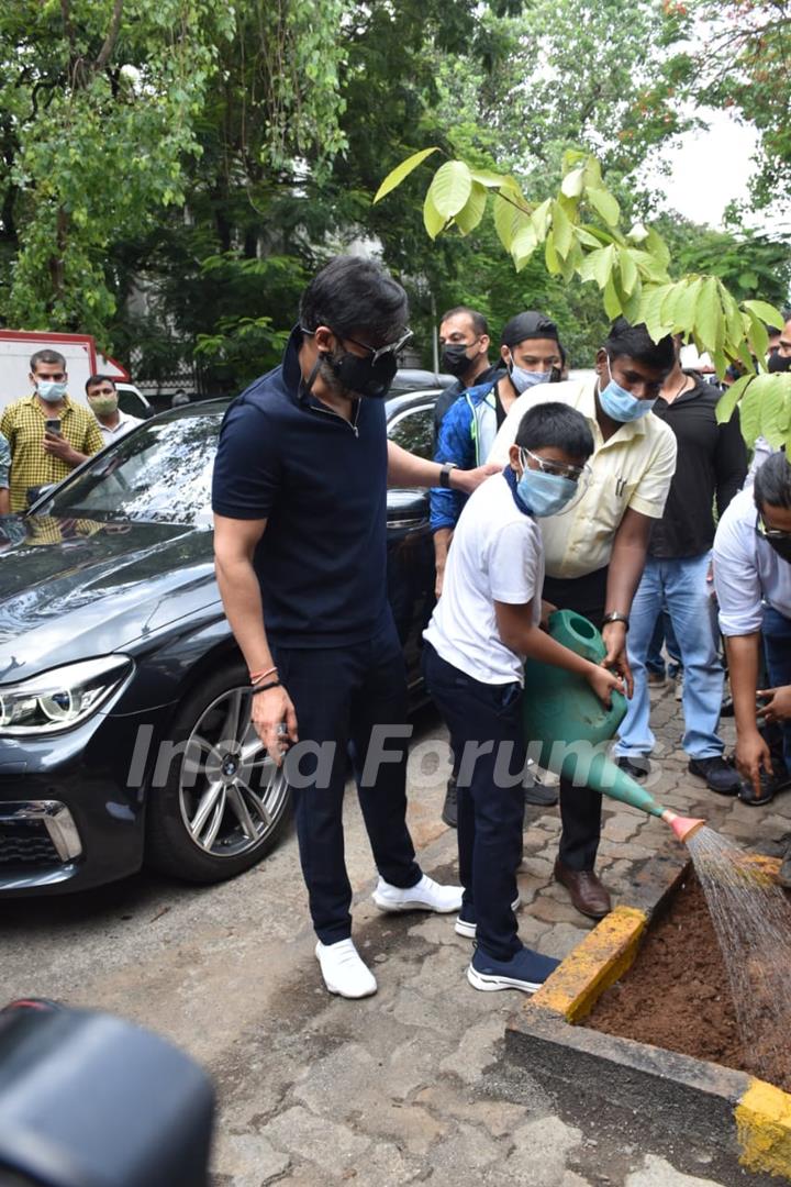 Ajay Devgn and son Yug at a tree plantation drive in Juhu, Mumbai!