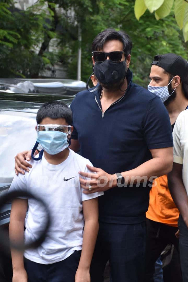 Ajay Devgn and son Yug at a tree plantation drive in Juhu, Mumbai!