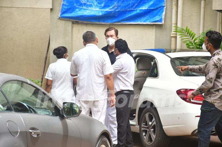 Randhir Kapoor spotted in Bandra