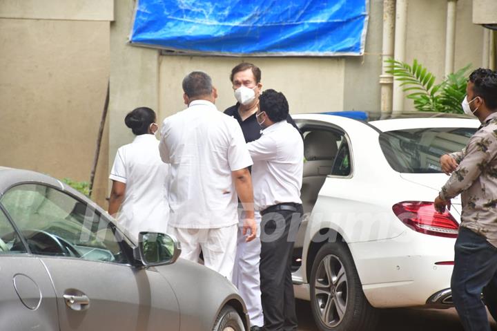 Randhir Kapoor spotted in Bandra