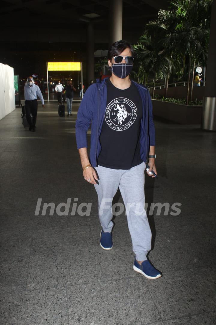 Vivek Oberoi snapped at airport