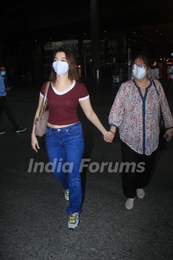 Tamannaah Bhatia snapped with her mother at airport